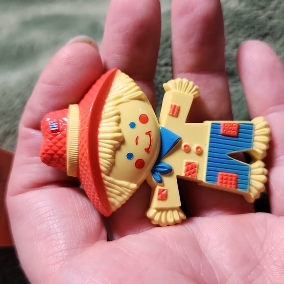 Vintage Avon Scarecrow Peter Patches pin pal fragrance pin, 1975. 49 years old! - Picture 2 of 8